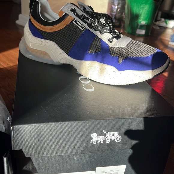 Coach Set - Picture 2 of 4